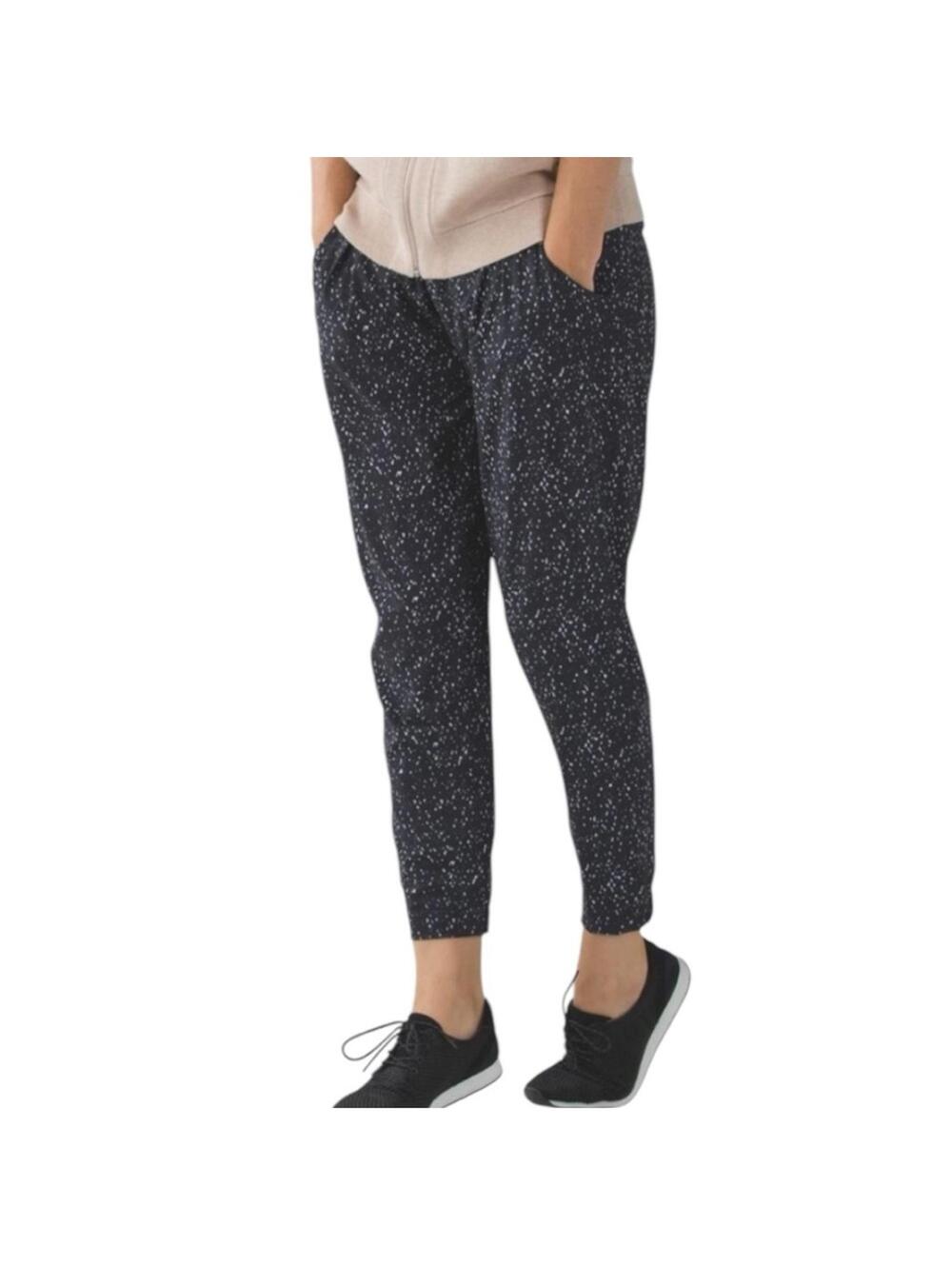 Lululemon & Go City Jogger size 6 in Black/White